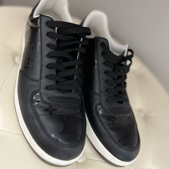 Men’s Louis Vuitton sneakers - Picture 4 of 8